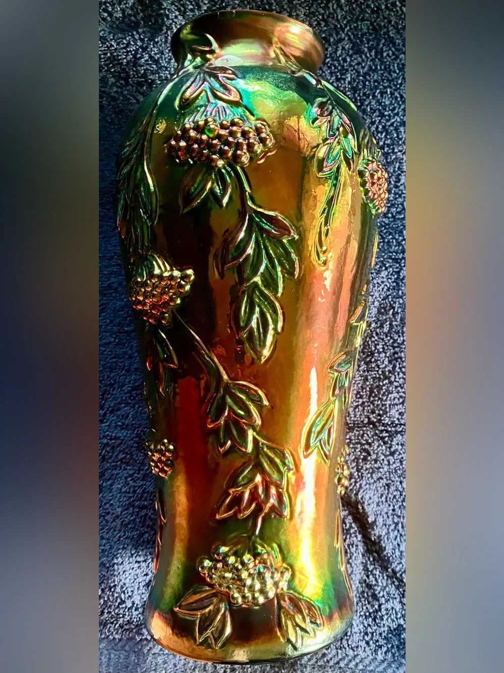 🦜 VTG Fenton Rainbow Iridescent Green Carnival Glass Parrot Vase 14”